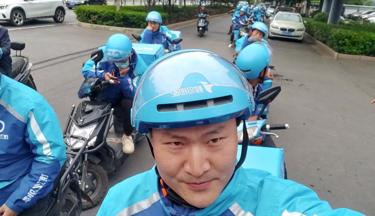 南美洲球迷集体现场助威球队，壮观场面