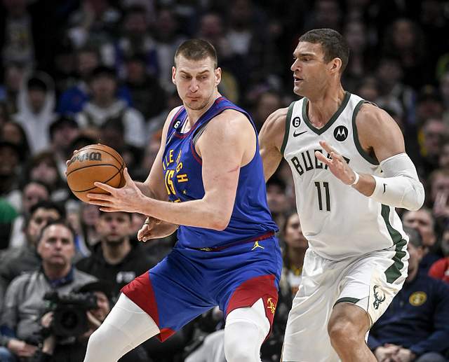 广州队鏖战雄鹿,约基奇刷新纪录 广州队鏖战雄鹿,约基奇刷新纪录