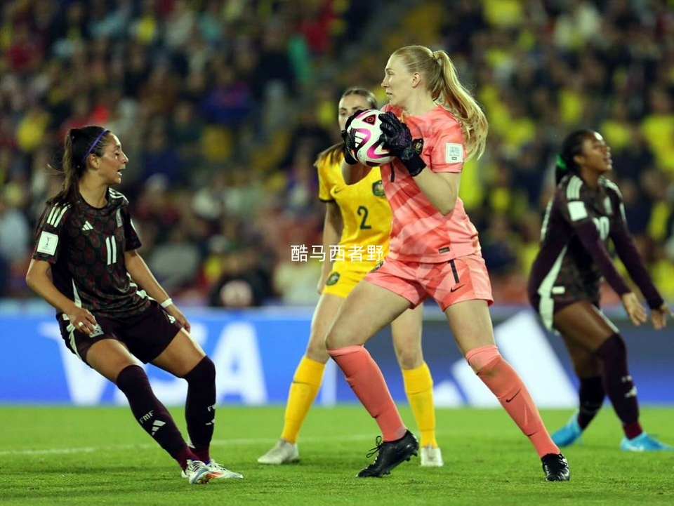 荷兰女足在友谊赛上获得鼓舞