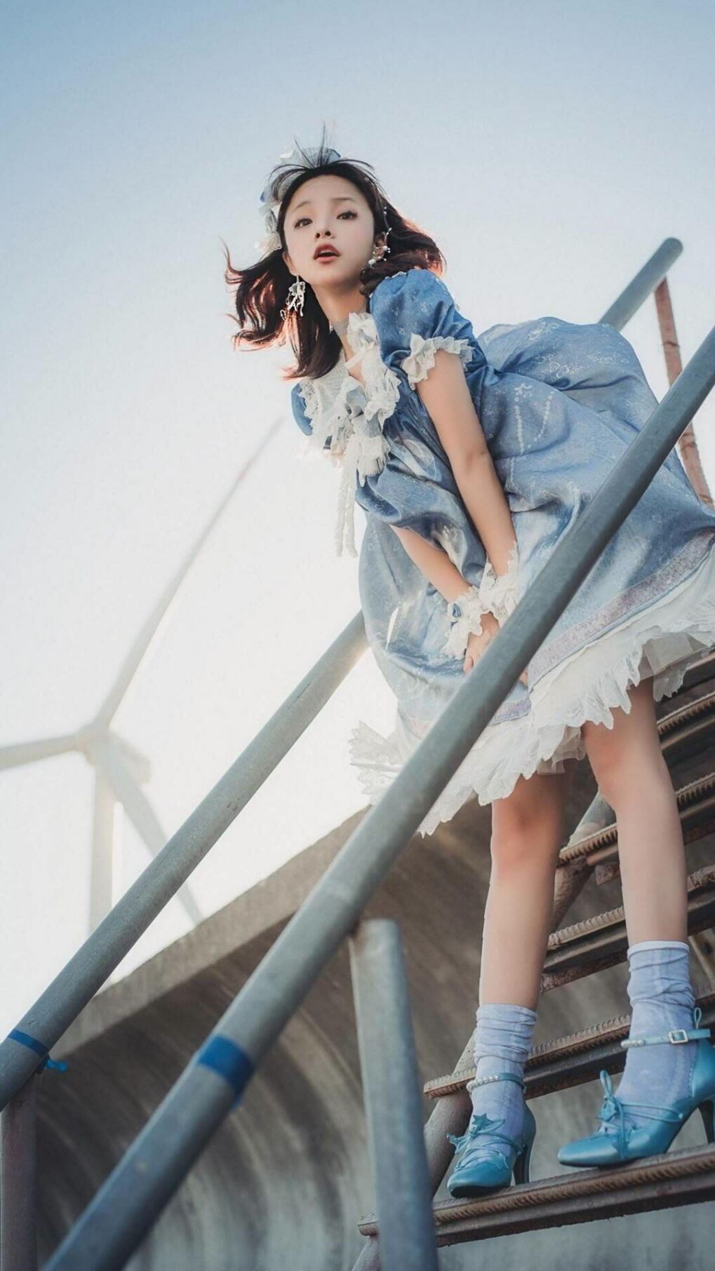 绿茵传奇碰撞天山雄鹰觉醒，赛场是永不谢幕的英雄史诗